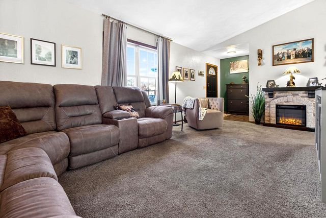 W5981 WOODSEDGE COURT, Appleton, WI 54915