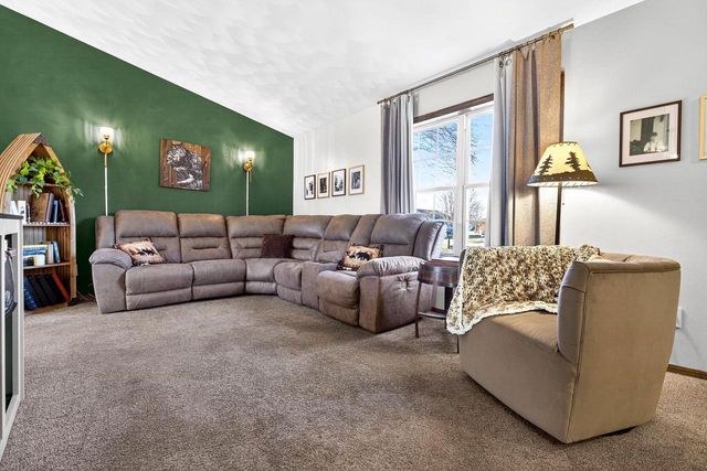 W5981 WOODSEDGE COURT, Appleton, WI 54915