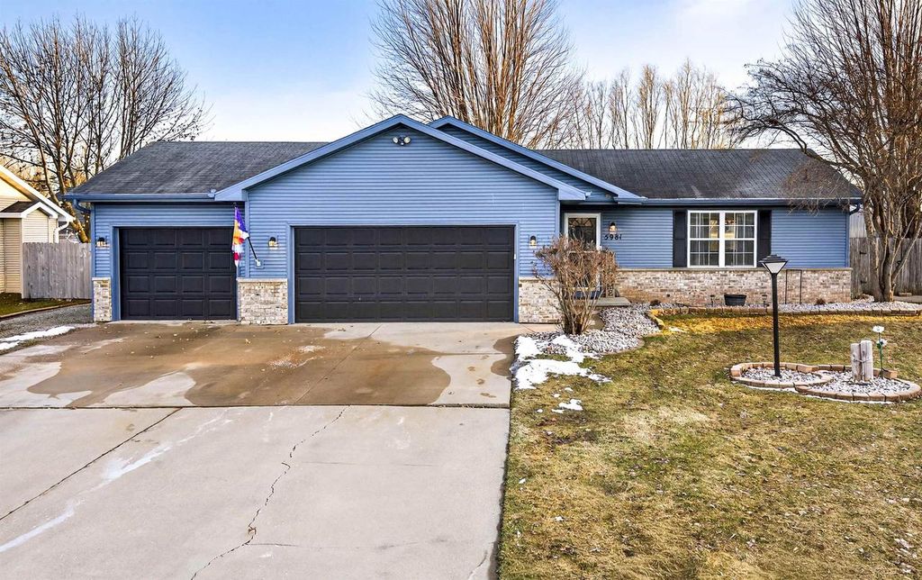 W5981 WOODSEDGE COURT, Appleton, WI 54915