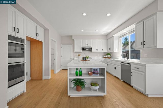 5003 Raven Way, Clayton, CA 94517