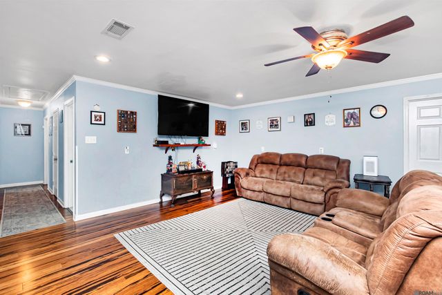 45046 Riverside Estates Dr, St Amant, LA 70774