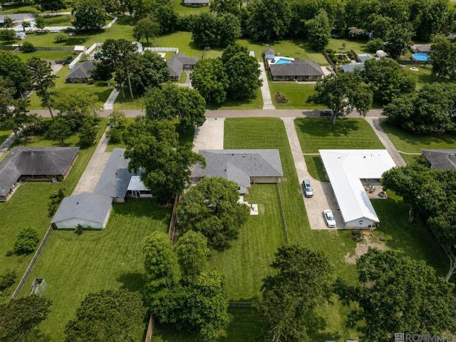 45046 Riverside Estates Dr, St Amant, LA 70774