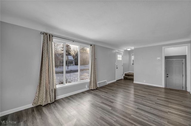 5194 Homewood Avenue, Maple Heights, OH 44137