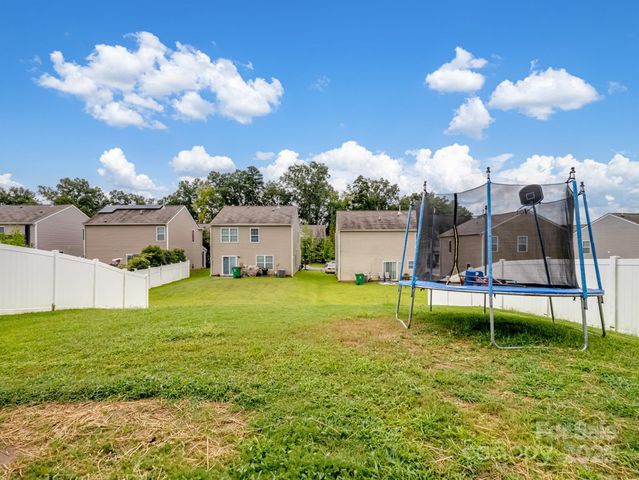 5502 Tumbling Brook Lane, Charlotte, NC 28216