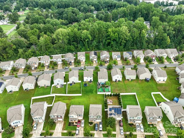 5502 Tumbling Brook Lane, Charlotte, NC 28216