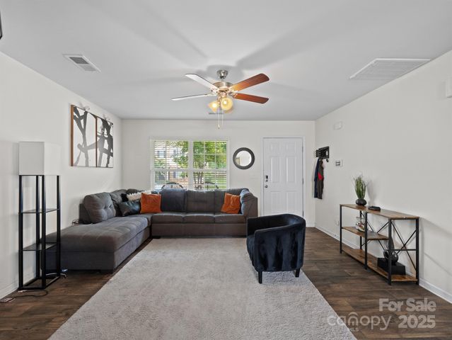 5502 Tumbling Brook Lane, Charlotte, NC 28216