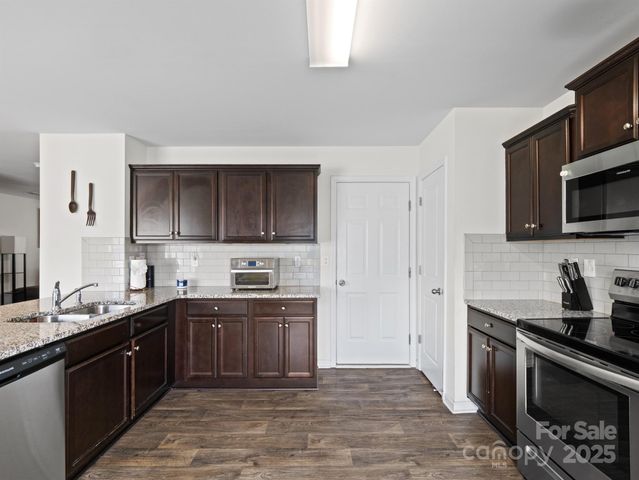 5502 Tumbling Brook Lane, Charlotte, NC 28216
