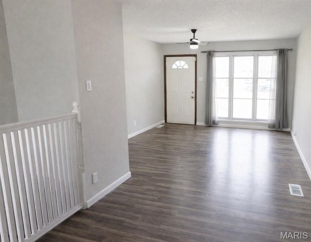 302 Banff Circle, St Louis, MO 63137