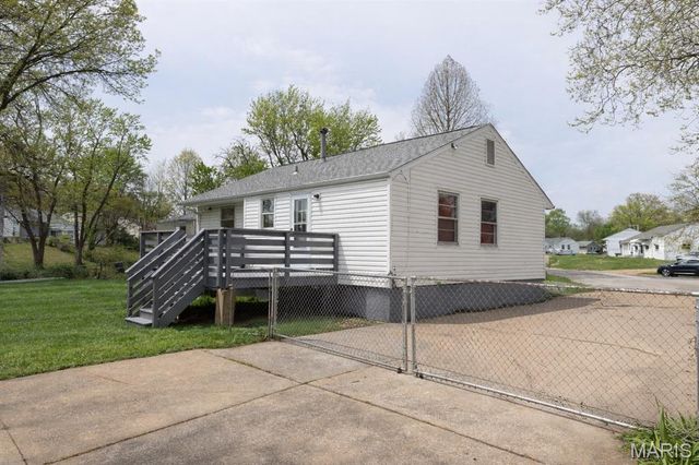 302 Banff Circle, St Louis, MO 63137