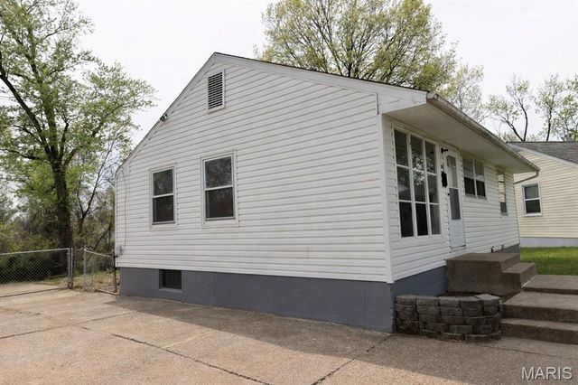 302 Banff Circle, St Louis, MO 63137