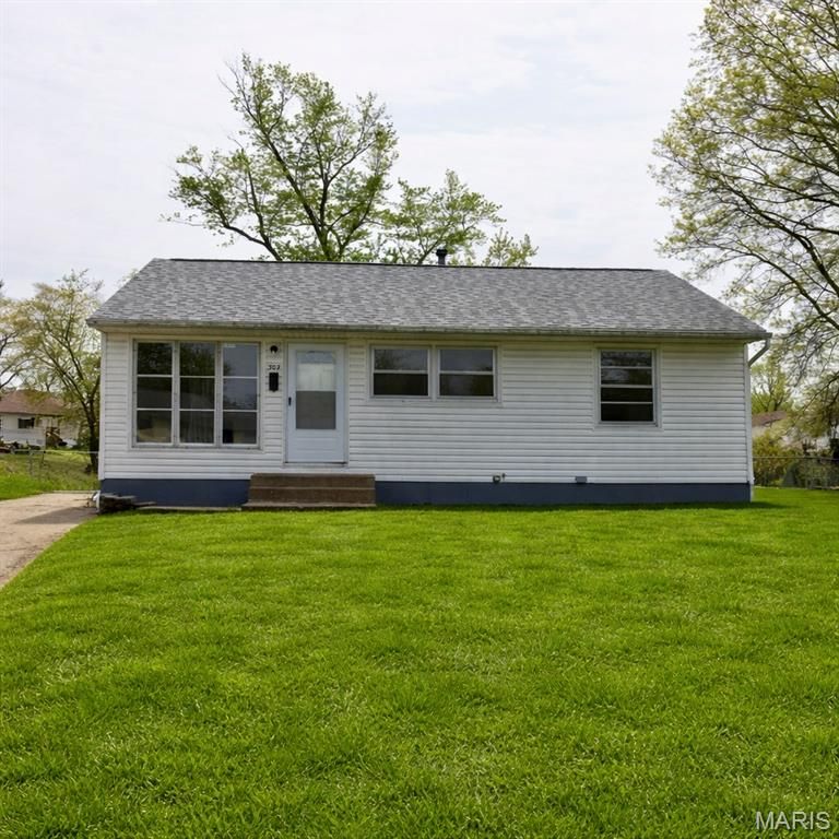 302 Banff Circle, St Louis, MO 63137