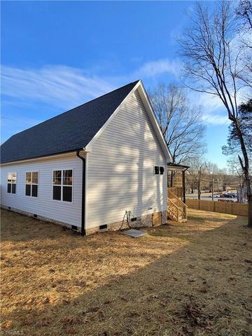 2710 Griffith Road, Winston-salem, NC 27103