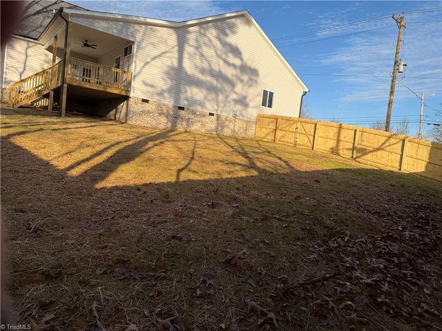 2710 Griffith Road, Winston-salem, NC 27103