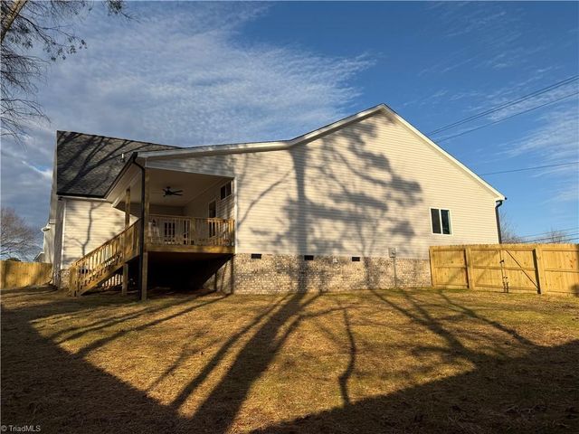 2710 Griffith Road, Winston-salem, NC 27103
