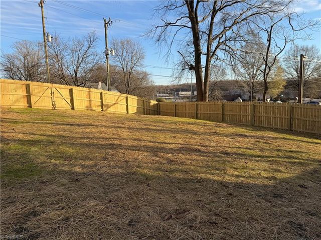 2710 Griffith Road, Winston-salem, NC 27103