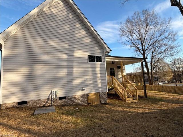 2710 Griffith Road, Winston-salem, NC 27103