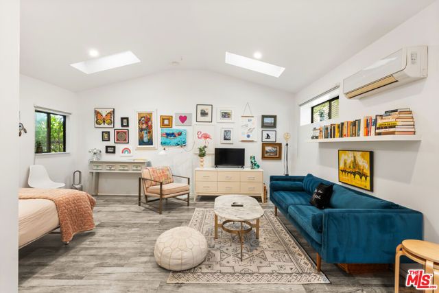3744 Buena Park Drive, Studio City (los Angeles), CA 91604