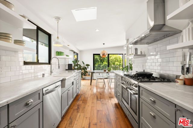 3744 Buena Park Drive, Studio City (los Angeles), CA 91604