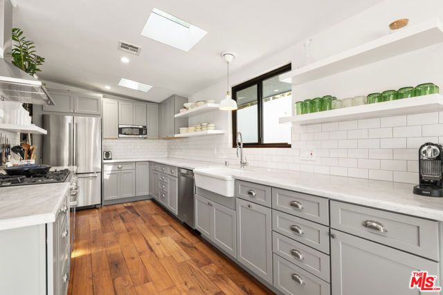 3744 Buena Park Drive, Studio City (los Angeles), CA 91604