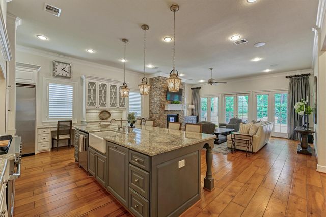 187 Windfair Loop, Montgomery, TX 77316