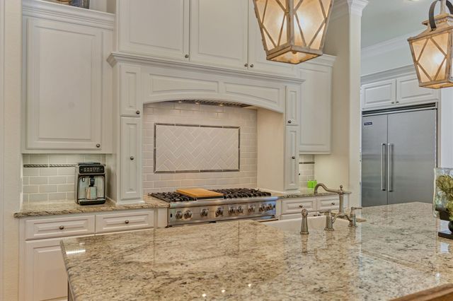 187 Windfair Loop, Montgomery, TX 77316