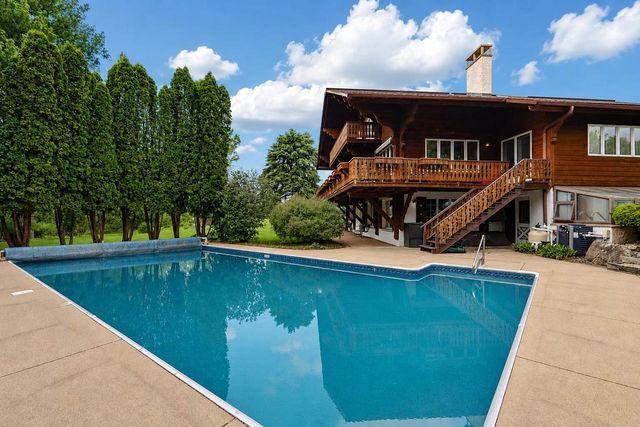 N8984 Old Madison Road, New Glarus, WI 53574
