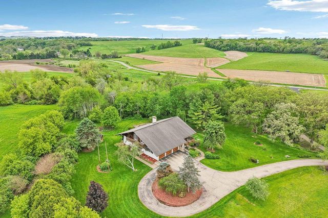 N8984 Old Madison Road, New Glarus, WI 53574