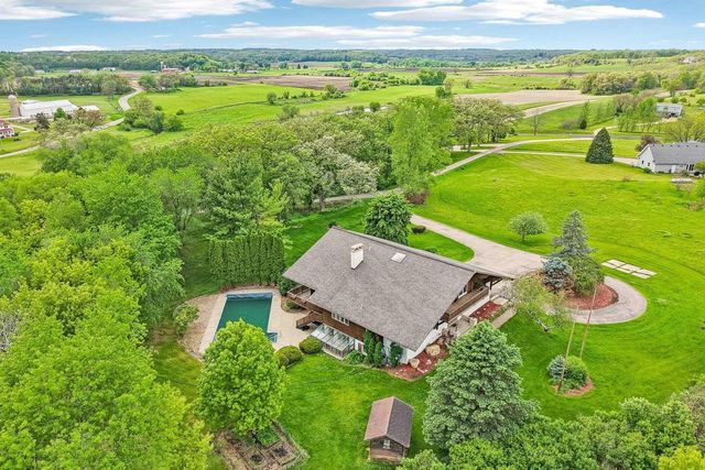 N8984 Old Madison Road, New Glarus, WI 53574