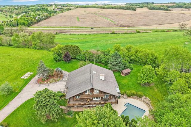N8984 Old Madison Road, New Glarus, WI 53574