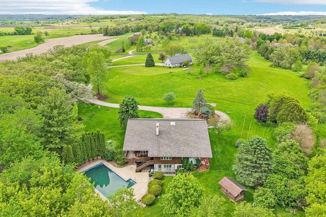 N8984 Old Madison Road, New Glarus, WI 53574
