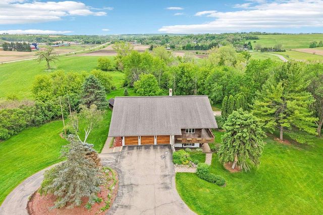 N8984 Old Madison Road, New Glarus, WI 53574