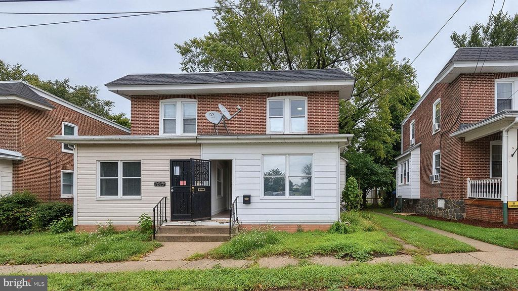 2611 LINDSAY ST, CHESTER, PA 19013 — exterior