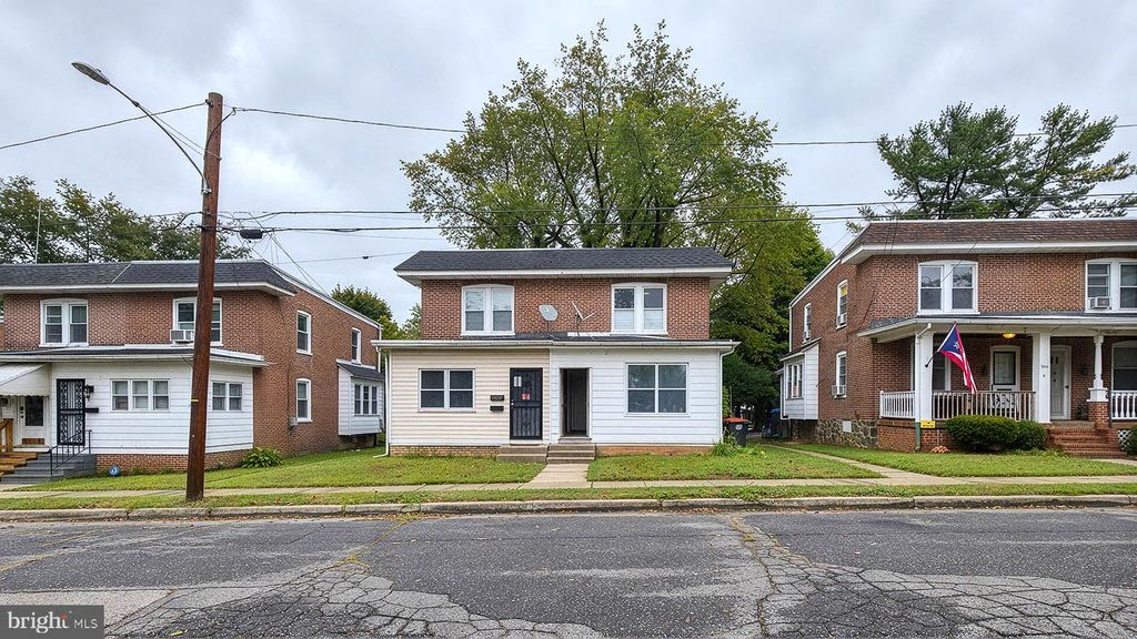 2611 LINDSAY ST, CHESTER, PA 19013 — photo 2