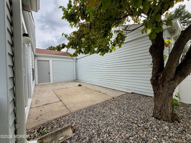 539A Warwick Court, Manchester, NJ 08759