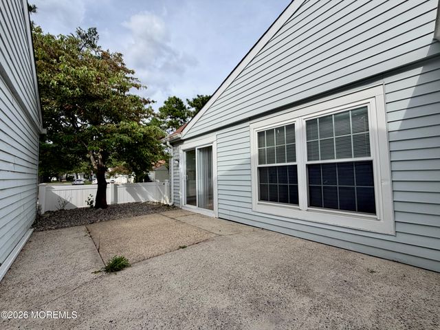 539A Warwick Court, Manchester, NJ 08759