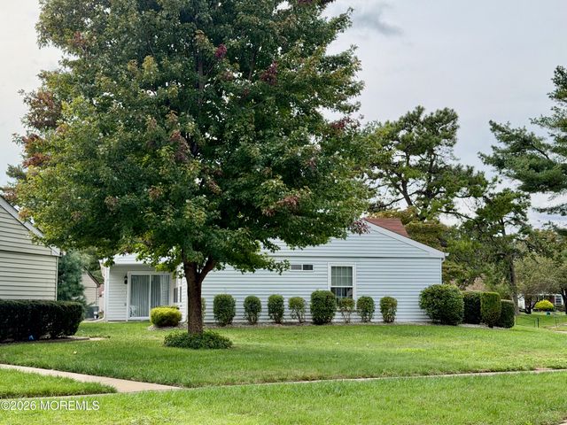 539A Warwick Court, Manchester, NJ 08759