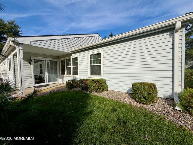 539A Warwick Court, Manchester, NJ 08759