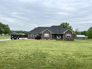 21 Eastridge Rd, Fayetteville, TN 37334