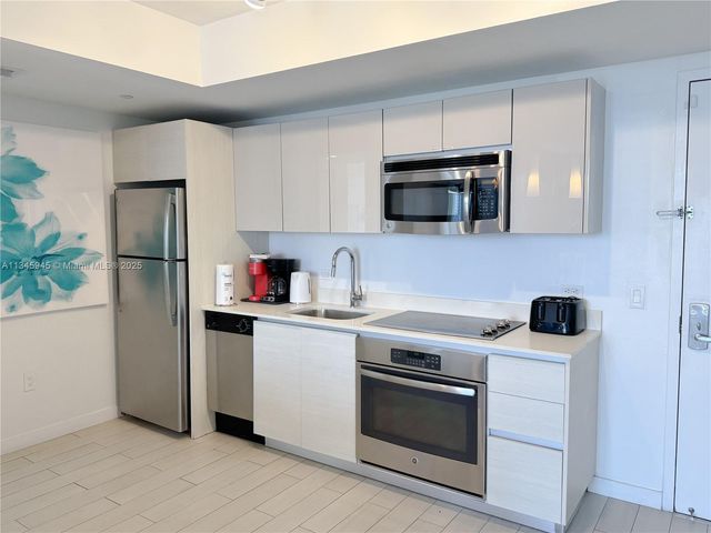 2602 E HALLANDALE BEACH BLVD R1409, Hallandale Beach, FL 33009