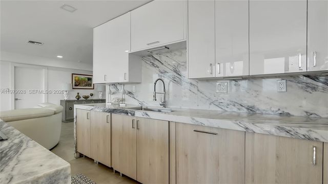 3100 NE 48th St PH18, Fort Lauderdale, FL 33308