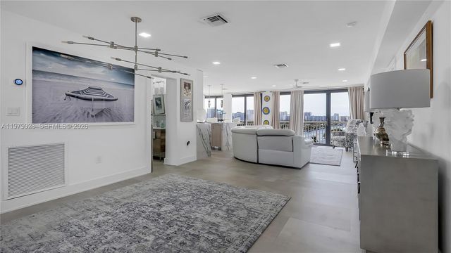 3100 NE 48th St PH18, Fort Lauderdale, FL 33308