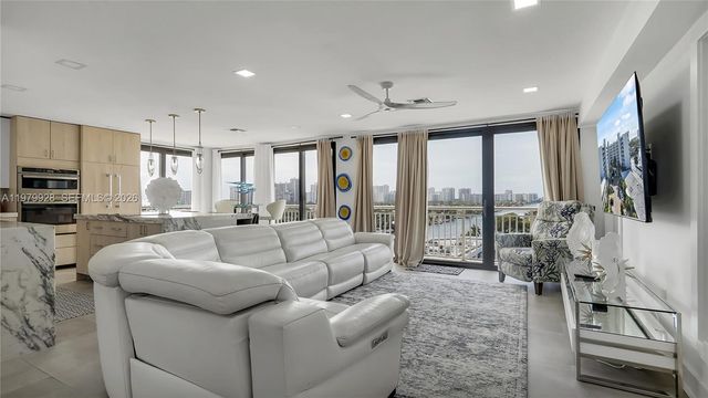 3100 NE 48th St PH18, Fort Lauderdale, FL 33308