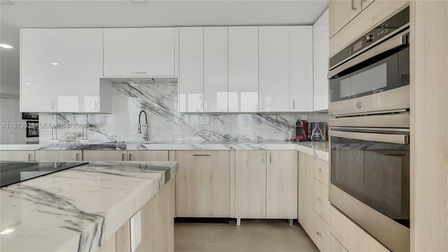 3100 NE 48th St PH18, Fort Lauderdale, FL 33308