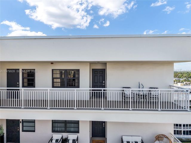 3100 NE 48th St PH18, Fort Lauderdale, FL 33308