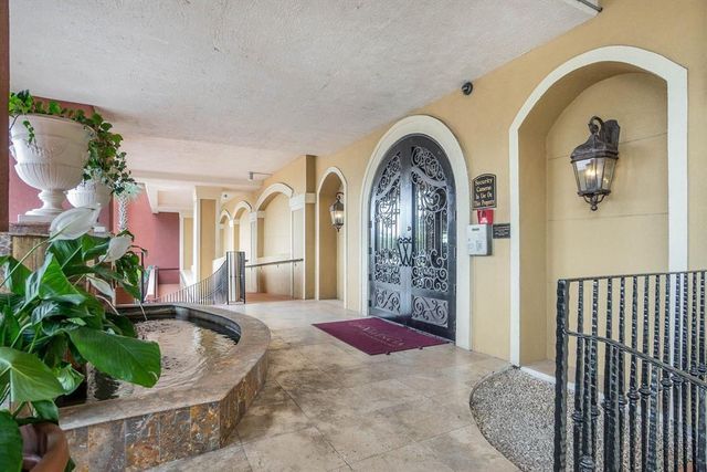 1711 Old Spanish Trail 142, Houston, TX 77054