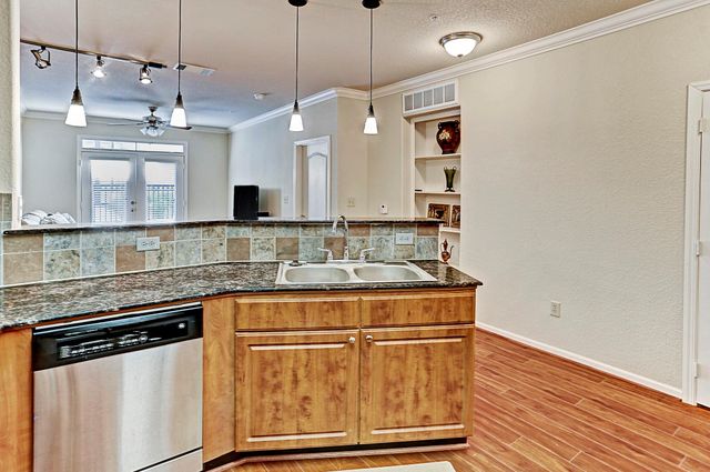 1711 Old Spanish Trail 142, Houston, TX 77054