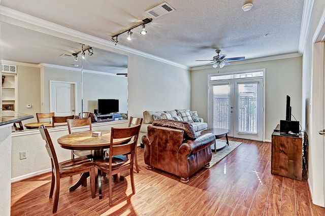 1711 Old Spanish Trail 142, Houston, TX 77054