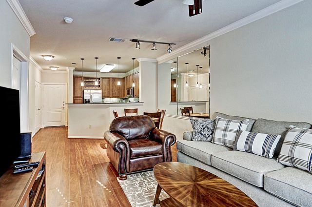 1711 Old Spanish Trail 142, Houston, TX 77054