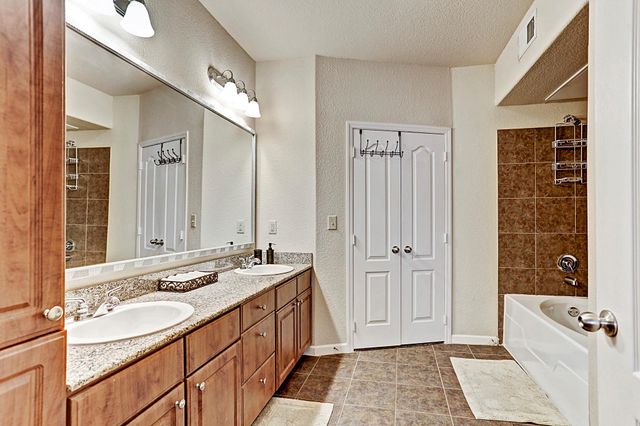 1711 Old Spanish Trail 142, Houston, TX 77054