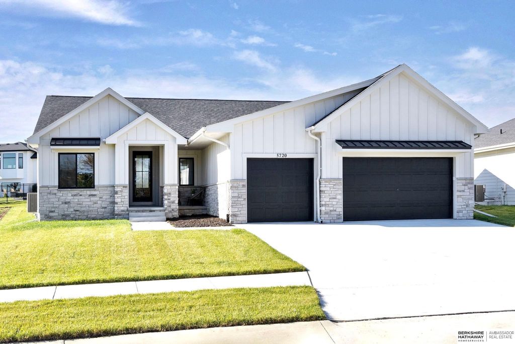 21229 Boyd Street, Omaha, NE 68022